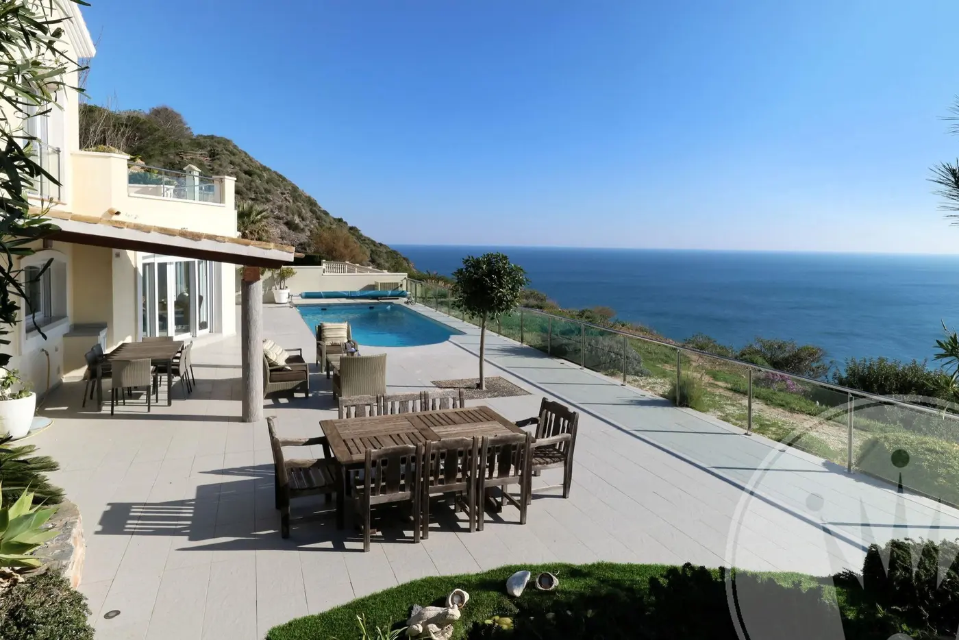 Viewpoint 551 · property photograph 1
