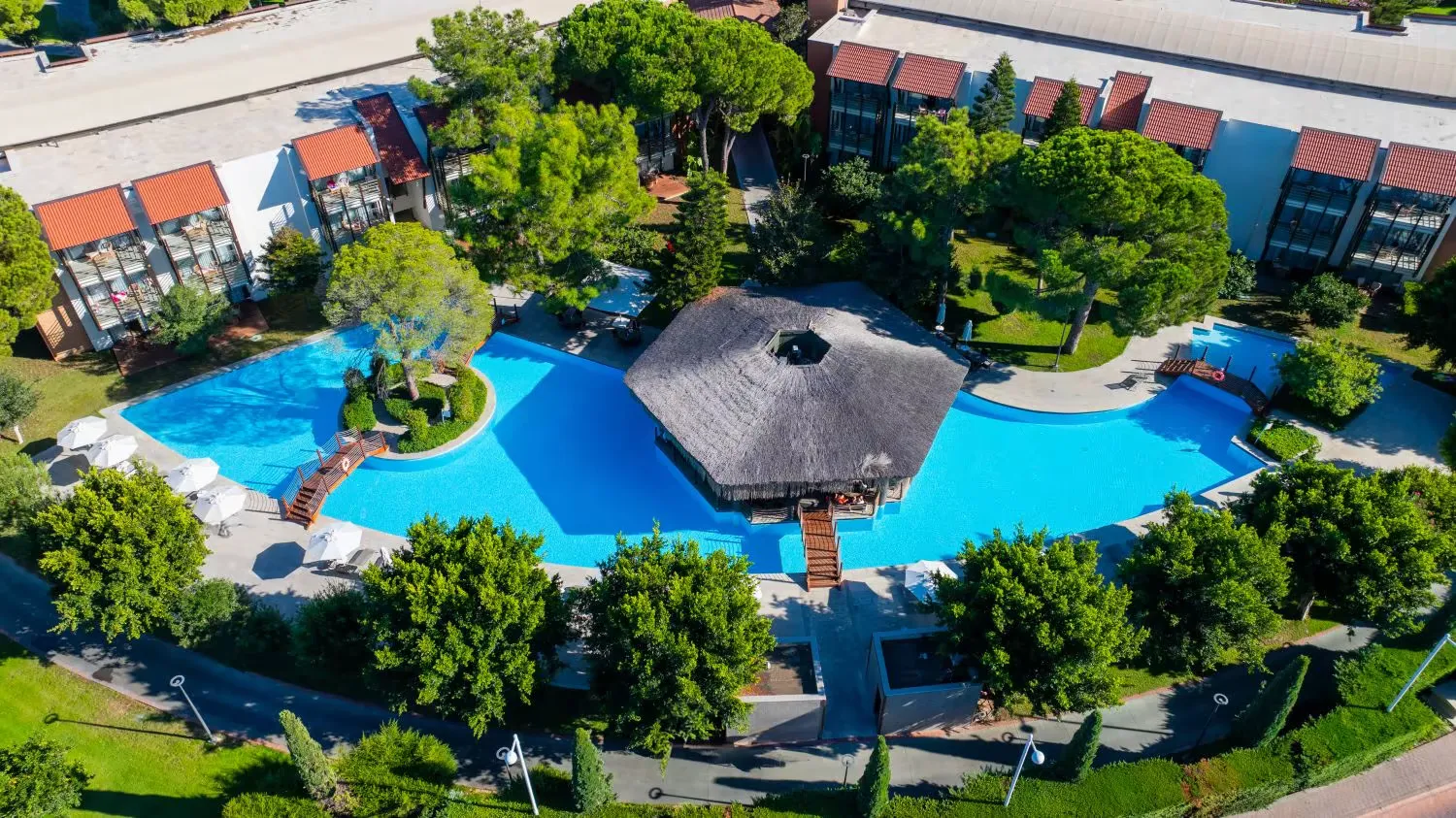 Gloria Golf Resort · Pool and gardens