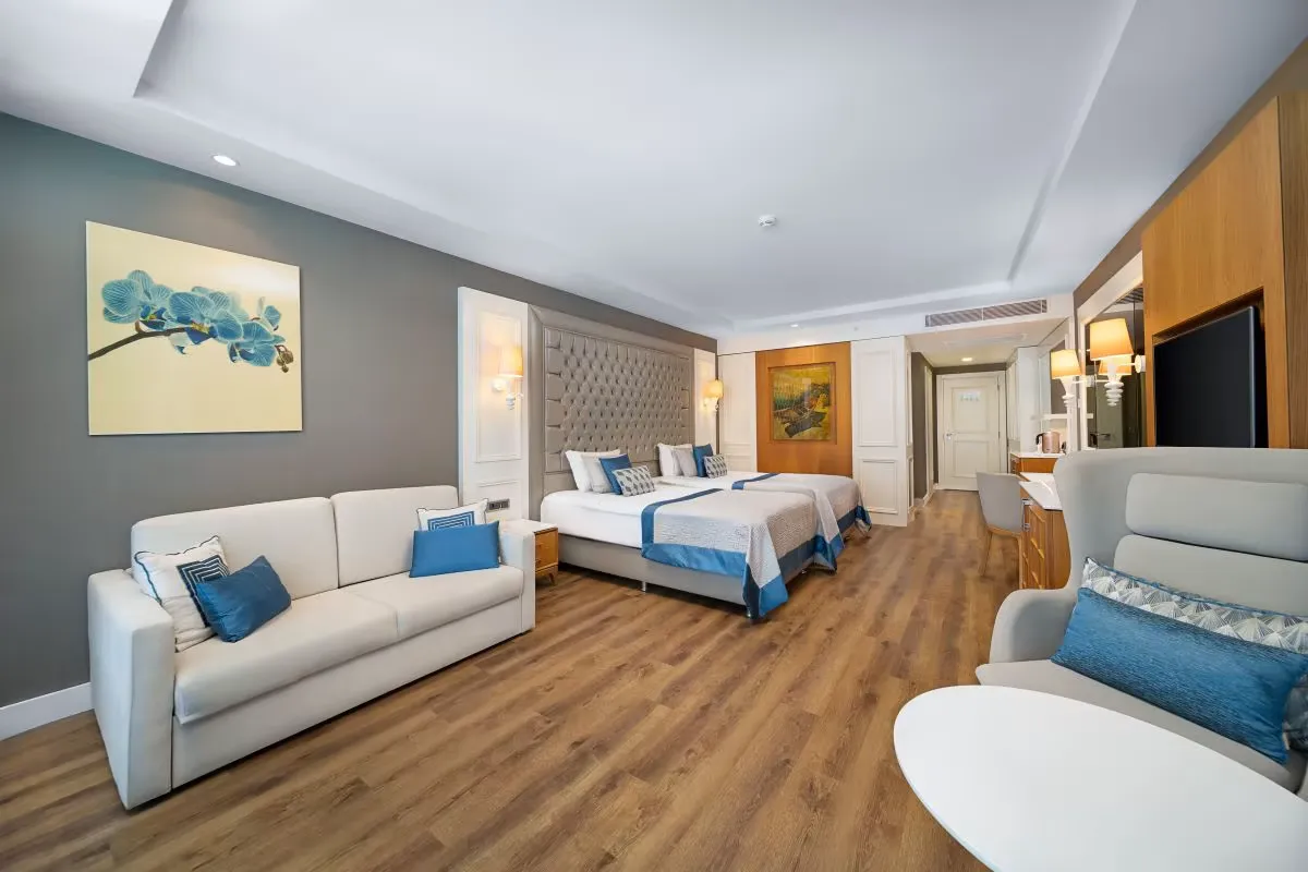 Sueno Deluxe Belek · Example spacious guest room