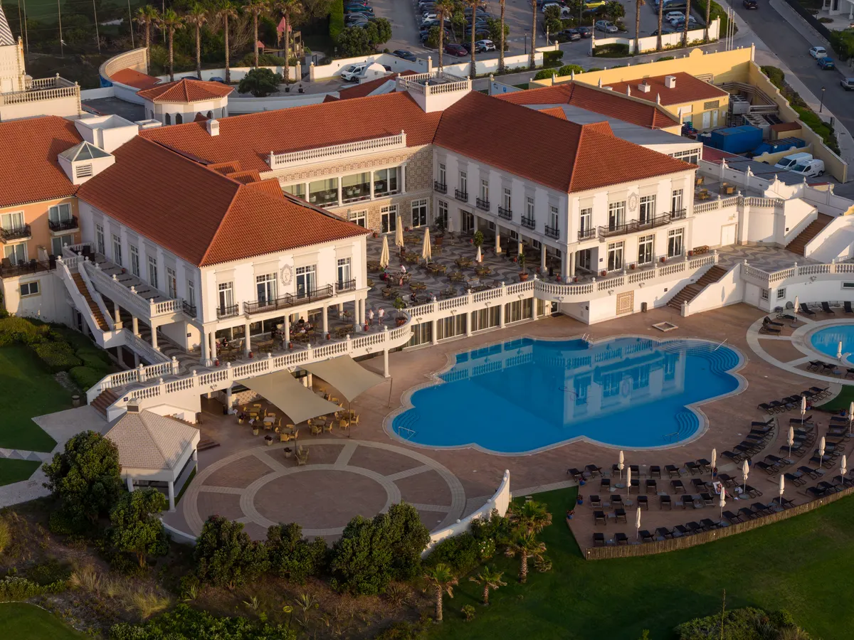 Praia D’El Rey · Marriott hotel and pools