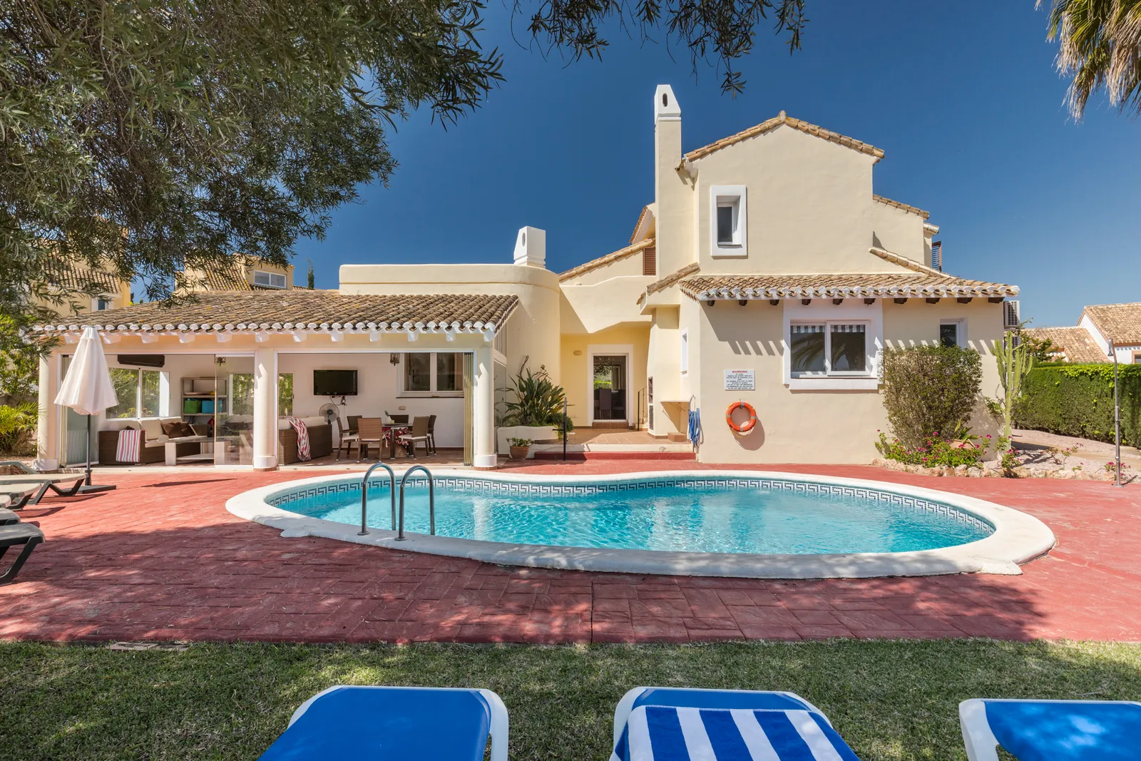 Las Brisas 594 · property photograph 1